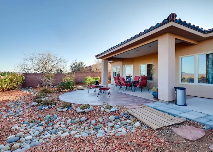 Fire Pit & Mountain Views: Horseshoe Bend Retreat