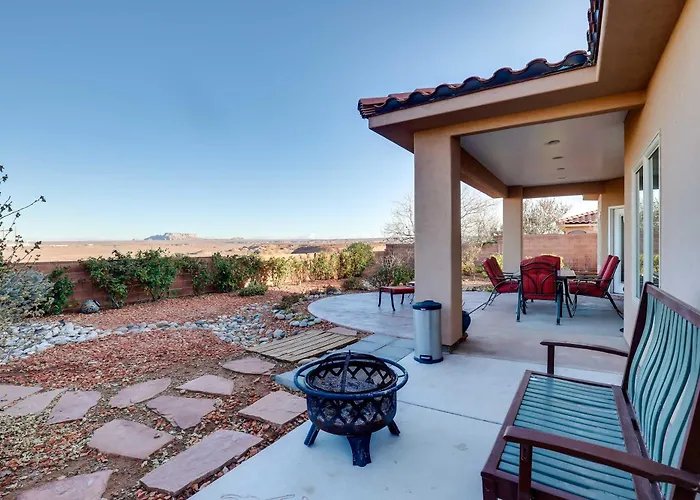 Fire Pit & Mountain Views: Horseshoe Bend Retreat