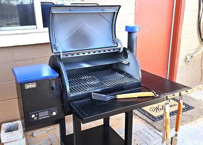 1Bd, King, Brkfst, Large Tvs, Wd, Sleeps 4, Bbq