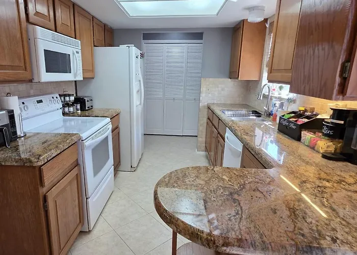 Hot Tub, Game Room, Kayaks, Boat Parking, Backyard, King, Fire Pit, Pets, Wd